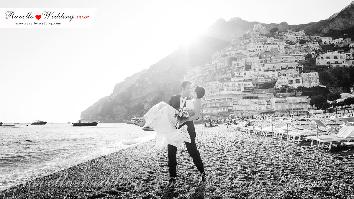 Positano elopement - Bride & Groom on the beach